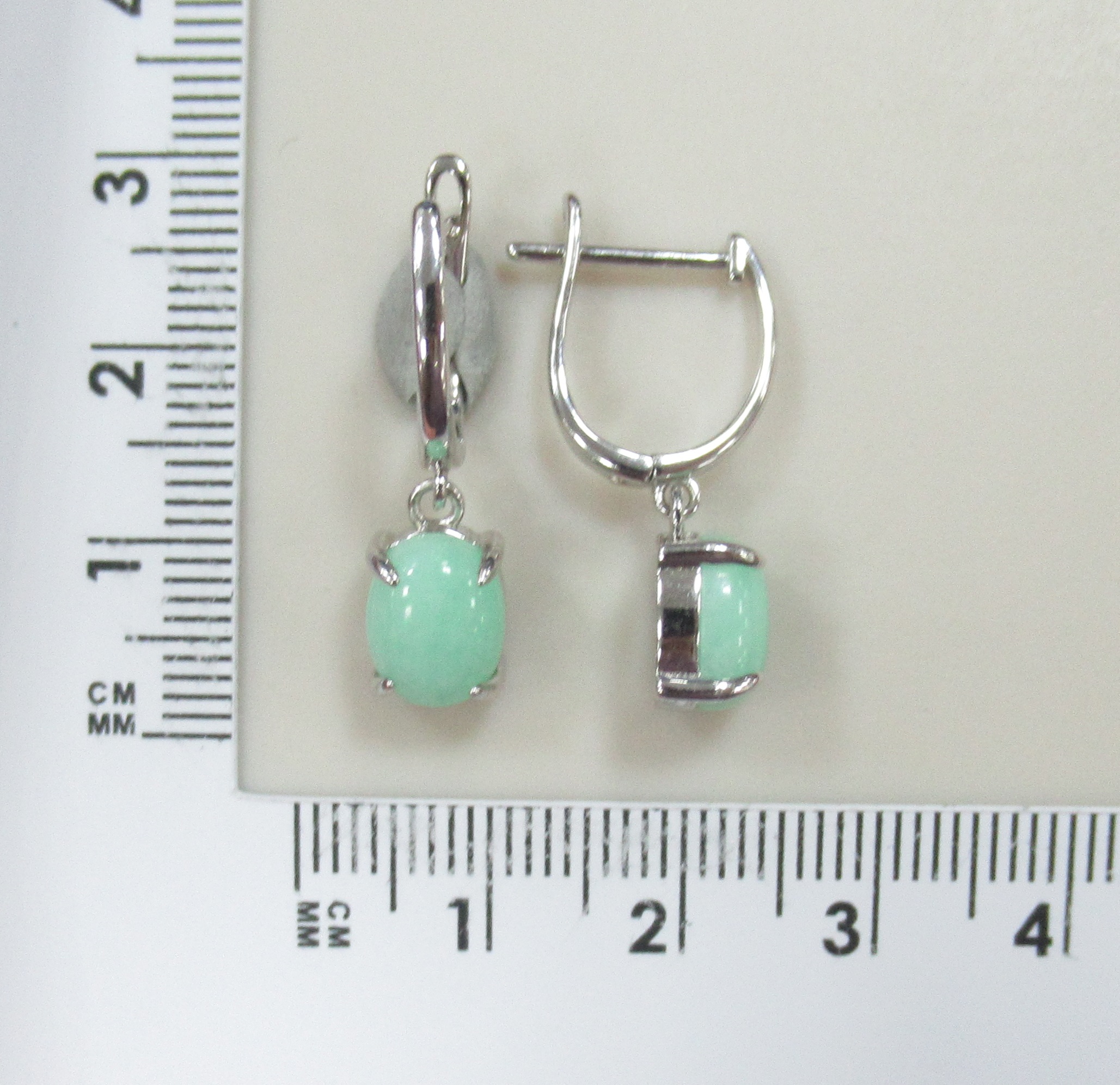 Серебряные серьги с зелеными халцедонами